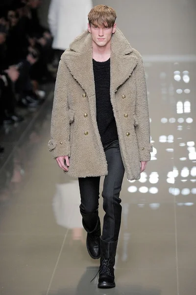 Look 18